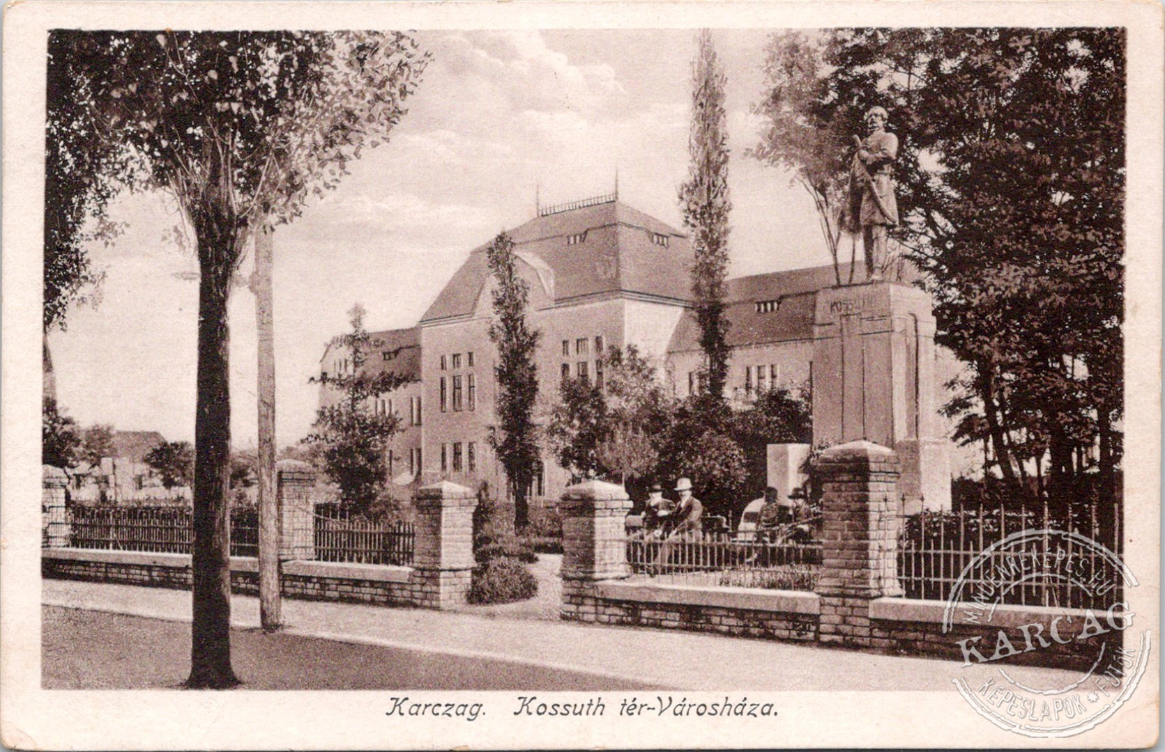 Karczag. Kossuth tér - Városháza.