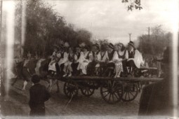 1958 - szüreti felvonulás - 01