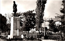 KARCAG Kossuth Lajos szobra
